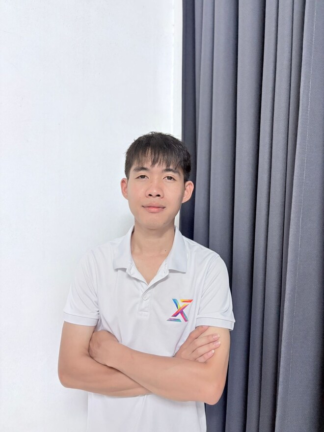 A member of the LaneX Jobs team in company uniform